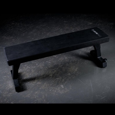 Banco de treino abdominal preto com marca LARANJA CLUB