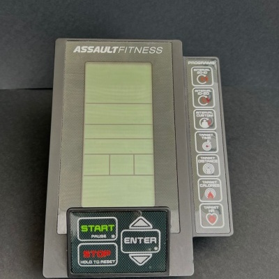 Console digital ASSAULT FITNESS preto com ecrã LCD e botões