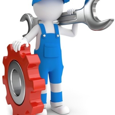 Figura 3D com macacão azul segurando engrenagem vermelha e chave inglesa