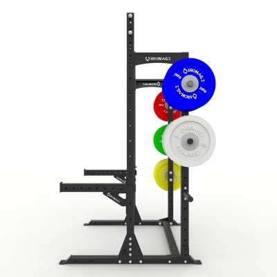 Suporte de barras preto com discos de pesos coloridos
