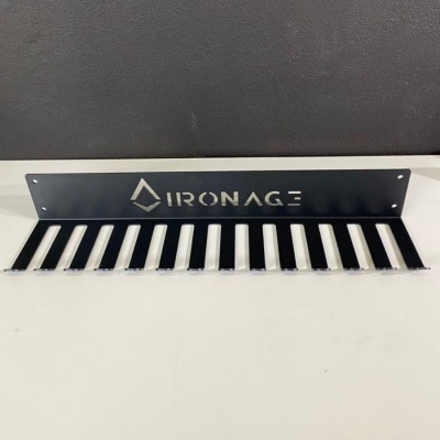 Suporte metálico preto com 12 espaços e texto recortado IRONAGE