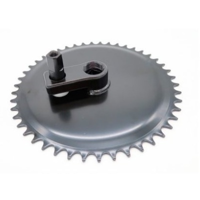 Roda dentada metálica preta com dentes e suporte central