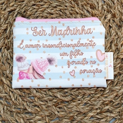 Necessaire com texto sobre ser madrinha, padrão riscas azuis e bolinhas douradas