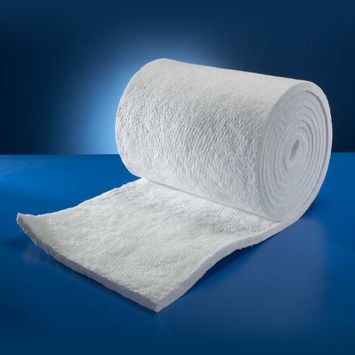 Fibra Cerâmica em Manta RCF 1260°C Unifrax Fiberfrax Durablanket S Rolo branco de manta térmica ou isolante sobre superfície azul