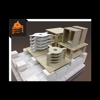 Modelo arquitetónico em madeira clara sobre base simulando pedra branca