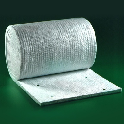 Manta isolante branca em rolo com textura fibrosa