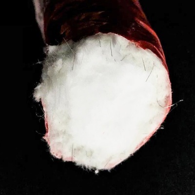 Extremidade de charuto com invólucro castanho e interior branco