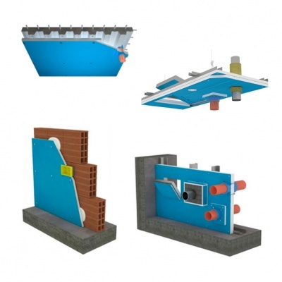 Modelos de construção com painéis azuis e tubos laranja em parede e teto sobre cimento cinzento
