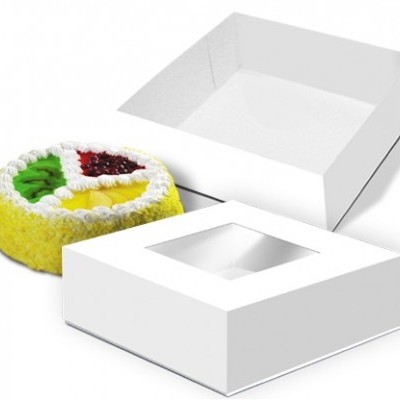 Caixa branca de cartão com sobremesa colorida