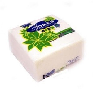 Pacote de guardanapos de papel JOKER com folhas verdes na embalagem