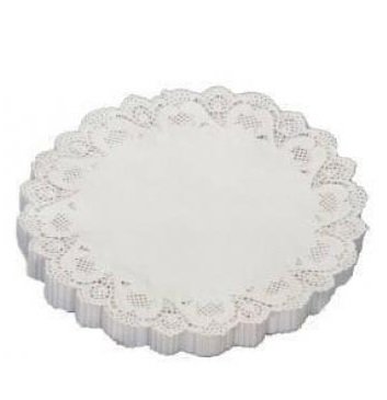 Guardanapo redondo branco de papel com bordado em renda e detalhes recortados