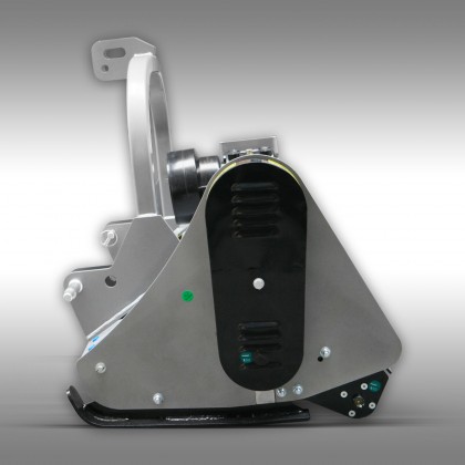 Destroçador de martelos EFG 105 Implemento agrícola metálico triangular com abas pretas