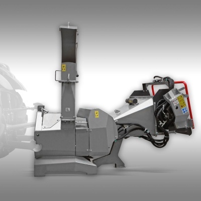 máquina industrial de corte ou trituração cinza com tubos e etiquetas de segurança