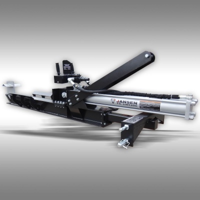 Máquina agrícola metálica com texto JANSEN em fundo cinzento