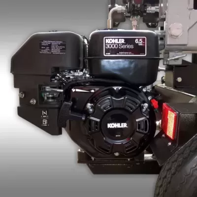 Motor KOHLER 3000 Series 6.5 HP preto montado.