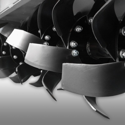 Lâminas curvas de equipamento agrícola preto