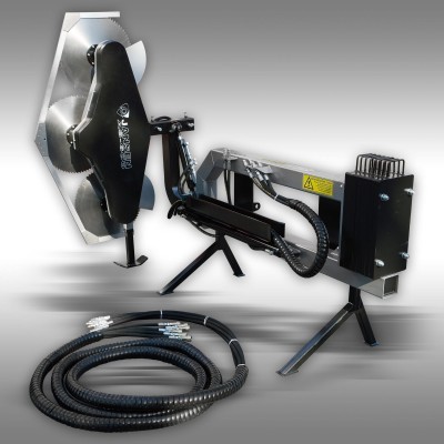 Máquina de serrar com lâminas circulares afiadas e estrutura metálica