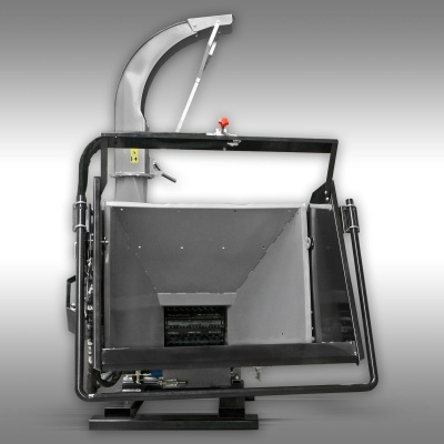 Máquina industrial metálica cinza e preta com alavanca vermelha e abertura tipo funil.