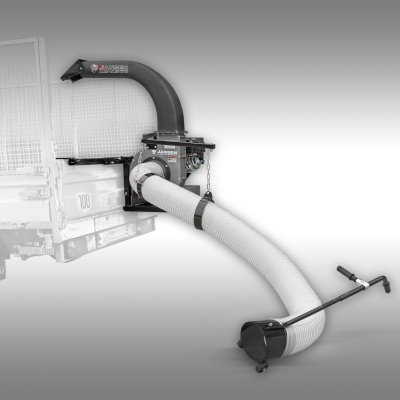 Máquina industrial para recolha de materiais ligada à traseira de um veículo