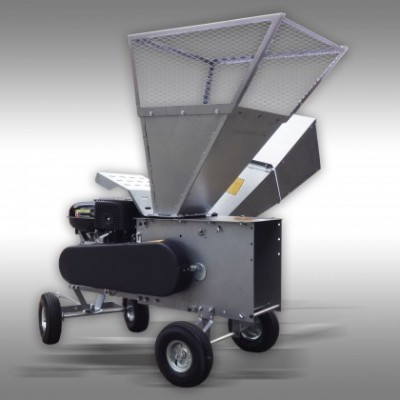 Triturador metálico cinzento com motor e 4 rodas