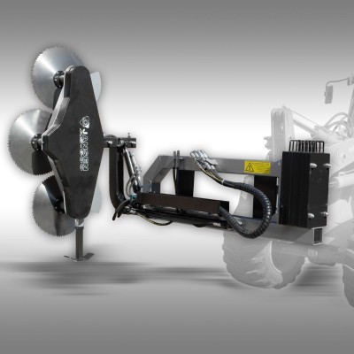 Equipamento agrícola com lâminas circulares e cabos hidráulicos