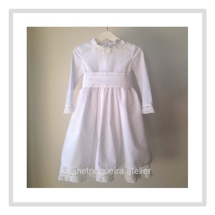 Vestido Iria Vestido branco infantil de manga comprida com renda