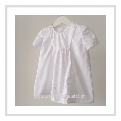 Vestido branco infantil com bordado inglês