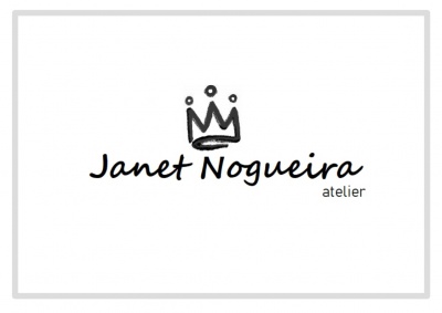 Logótipo Janet Nogueira atelier com coroa desenhada a preto em fundo branco
