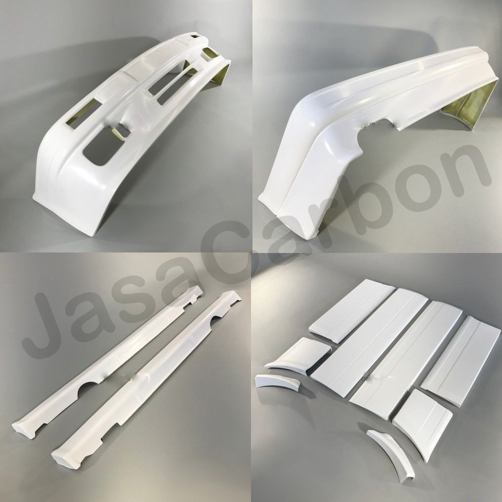 Conjunto de peças em fibra de vidro branca para carro sobre fundo cinzento, marca 'JasaCarbon'