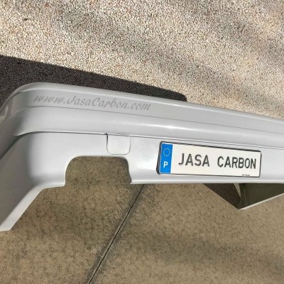 Para-choques traseiro branco com placa de matrícula JASA CARBON