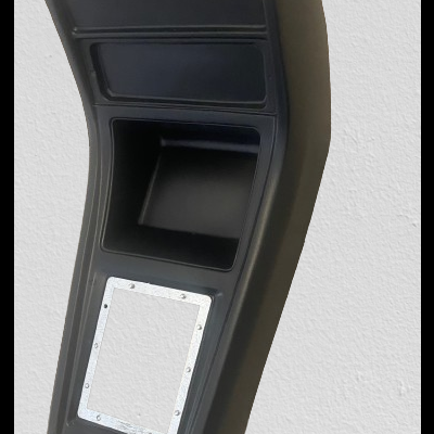 Consola de carro preta com compartimento e moldura metálica