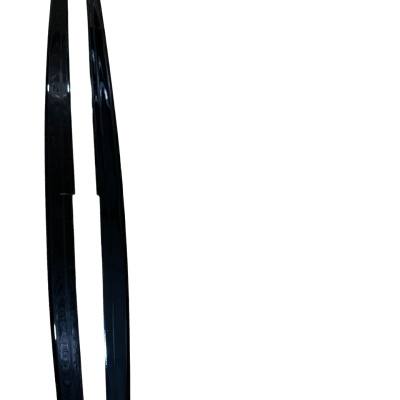 Conjunto de duas peças longas pretas brilhantes sobre fundo branco