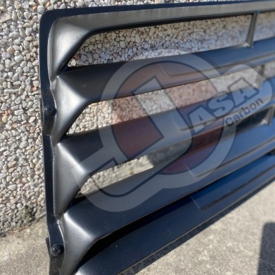 Grelha frontal de carro preta fosca com quatro ripas horizontais