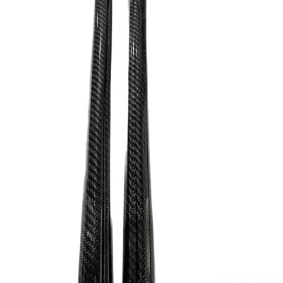 Peças longas pretas em fibra de carbono com textura, sobre fundo branco e logotipo JASA BAZAART