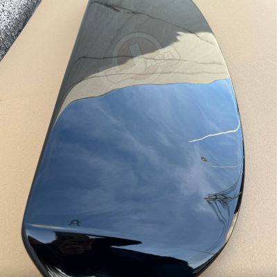 Tampa de mala de automóvel preta brilhante em fibra de carbono