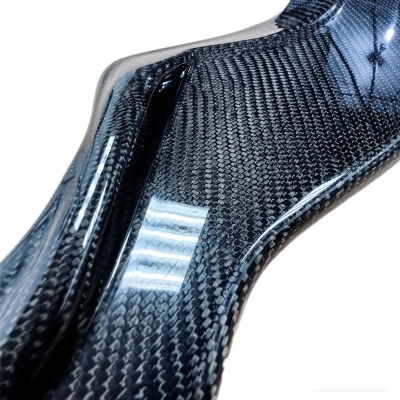 Peça de carbono preta brilhante para automóvel com padrão entrelaçado e logo JSan BAZAART