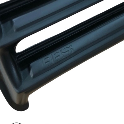 Defletor de ar preto com texto JASA em relevo e legenda com website jasacarbon.com