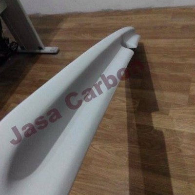 Friso lateral branco para carro com texto Jasa Carbon