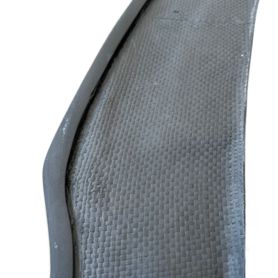 Superfície preta texturizada com padrão tipo cesta