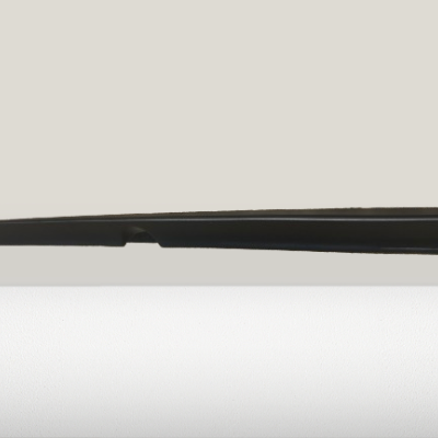 Friso lateral preto de carro em fundo cinzento