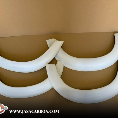 Quatro molduras brancas curvas sobre fundo castanho com selo WWW.JASACARBON.COM.