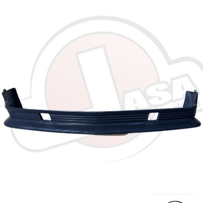 Parachoques dianteiro preto com aberturas retangulares