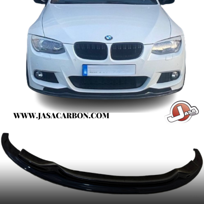 Frente de carro BMW branco com spoiler dianteiro preto destacado