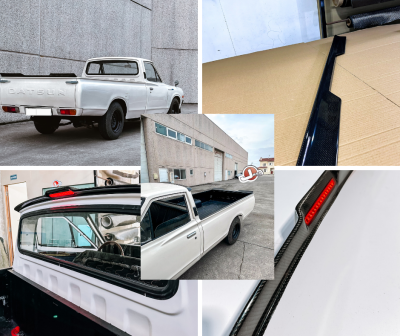 Carrinha Datsun branca com detalhes em preto, estacionada em parque industrial.