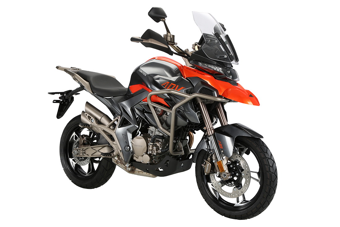 Zontes 3350 T2 Motocicleta KTM laranja e preta em fundo branco