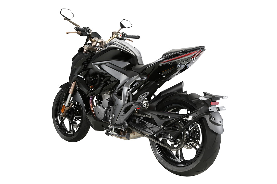 Zontes 350 R Motocicleta desportiva preta vista de trás e lado direito
