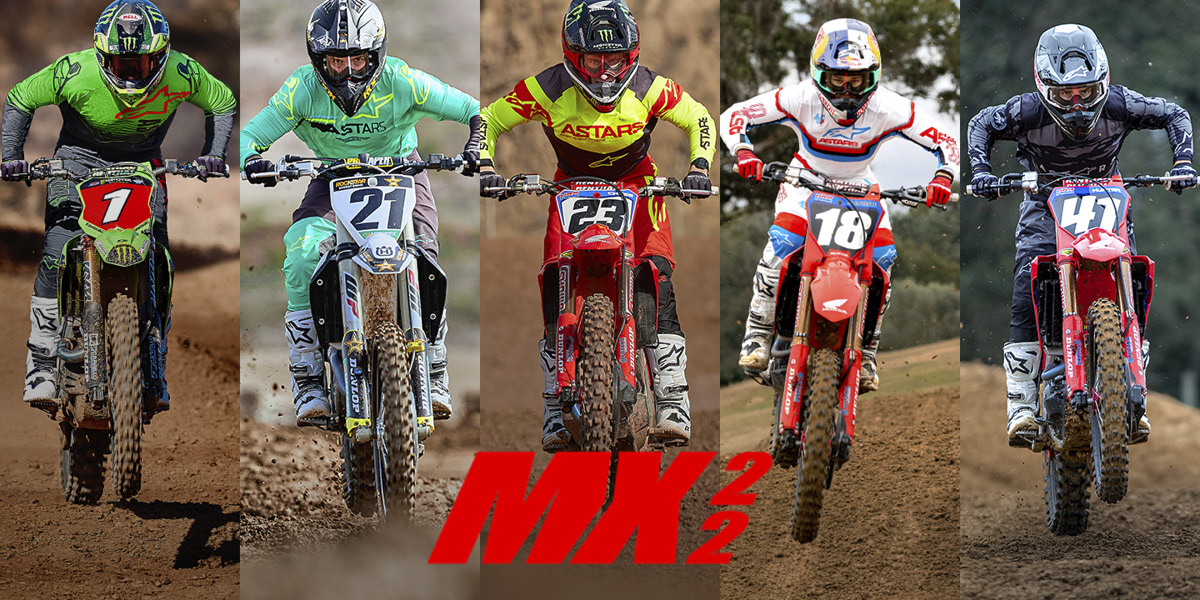 Cinco motociclistas em motos de motocross numa pista de terra com texto vermelho 'MX2'