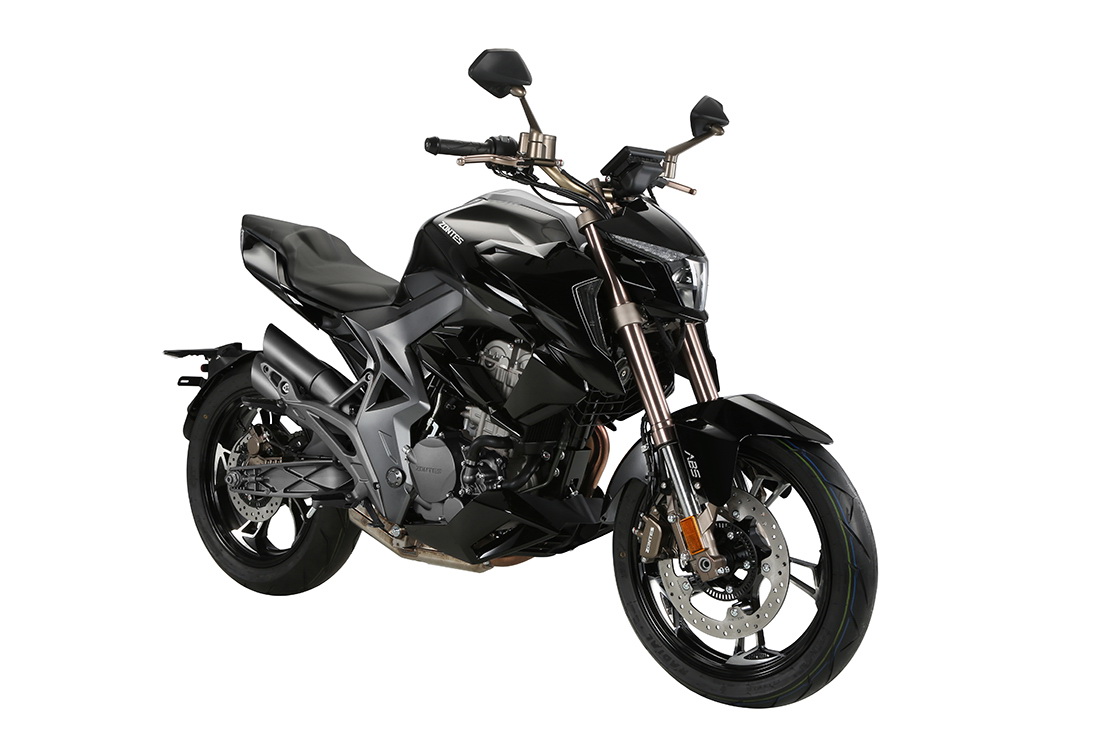 Zontes 350 R Motociclo desportivo preto sobre fundo branco