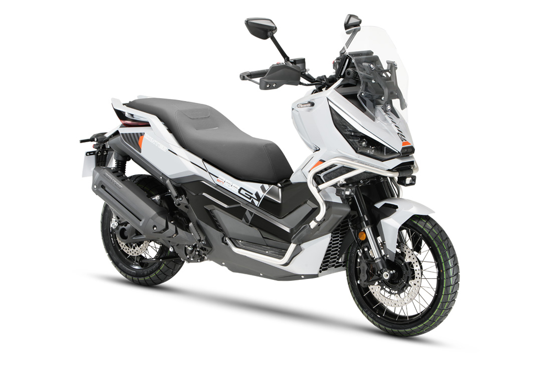 Zontes G 368 ETC Motocicleta branca e preta com para-brisas e roda dianteira visíveis
