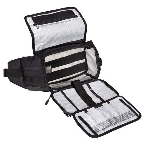 Sacoche Alpinestars Tech Tool Mochila preta aberta mostrando interior branco com compartimentos e bolsos em rede